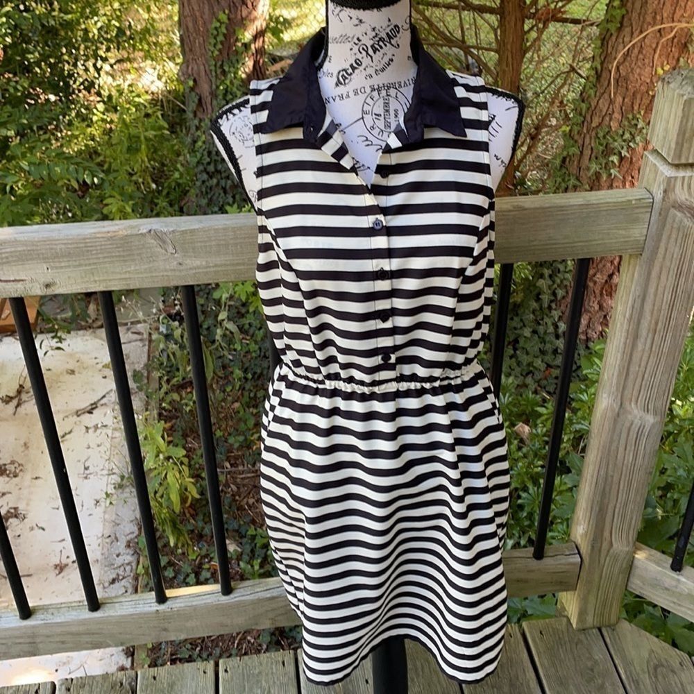 Dizzylissy black & off white/ striped v neck button down dress women size M